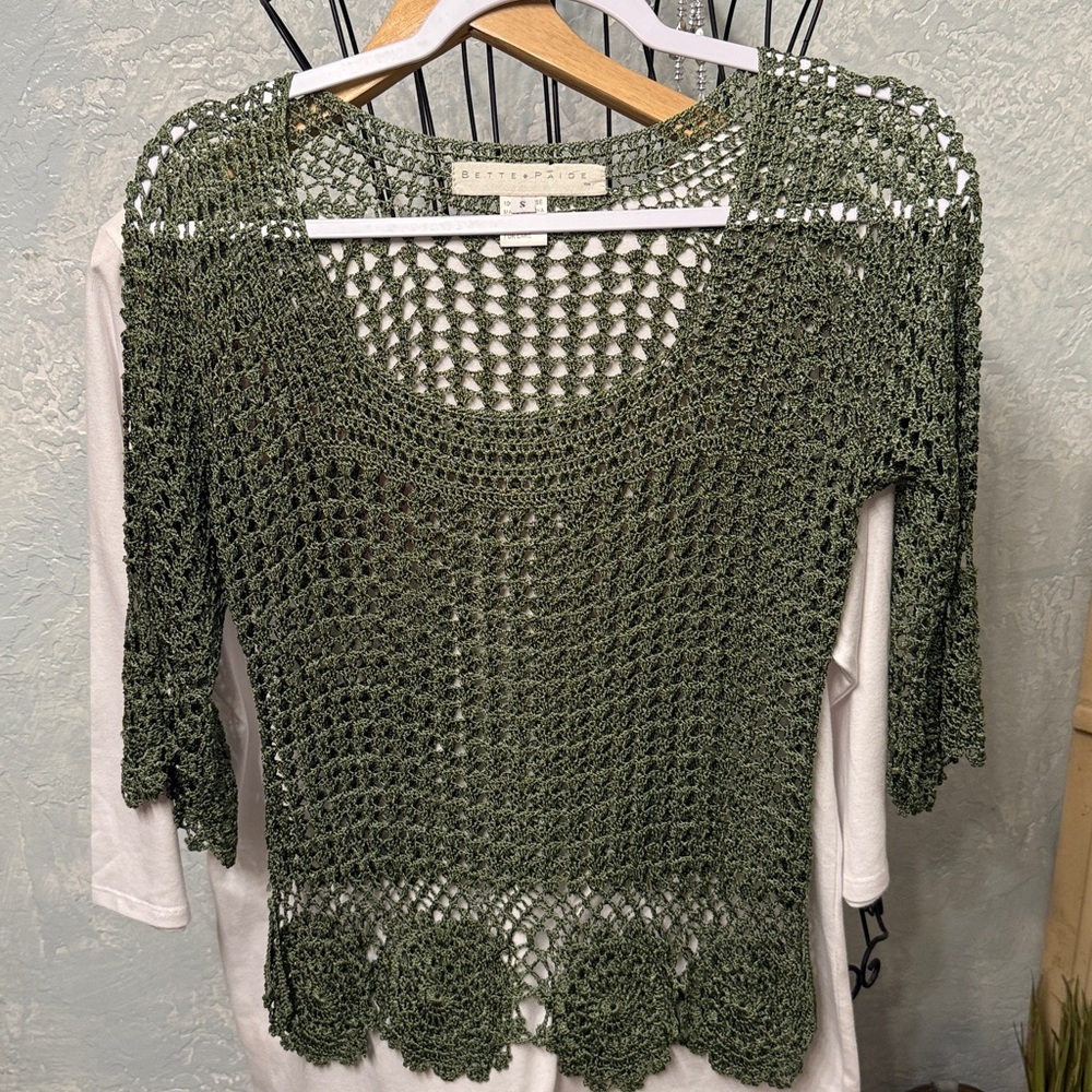 BETTE PAIGE Elegant Olive Crochet Knit Top - Picture 4 of 12